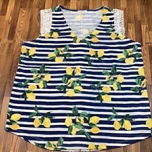 Westport women’s sleeveless summer blouse. Size M